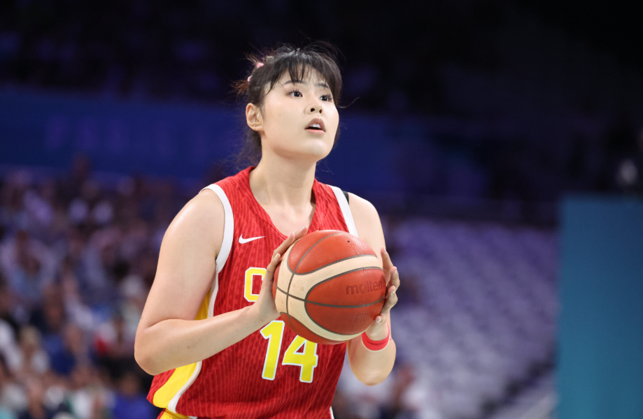 OB电竞登录入口-中国女篮81-68！李月汝戴护膝原因曝光，媒体人：韩旭作用比她大